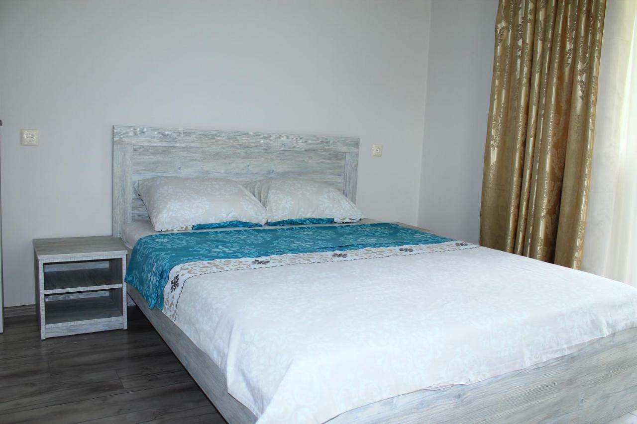 Tedo'S Guest House Makhinjauri Room photo